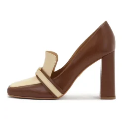 DAMES Kazar e en beige pumps op een paal