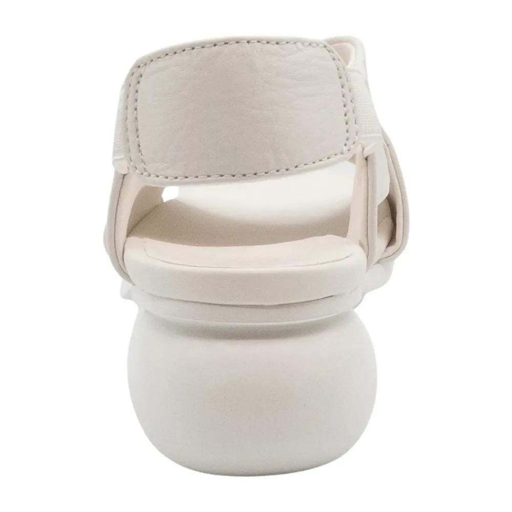 DAMES Camper Elastische leren sandalen in room