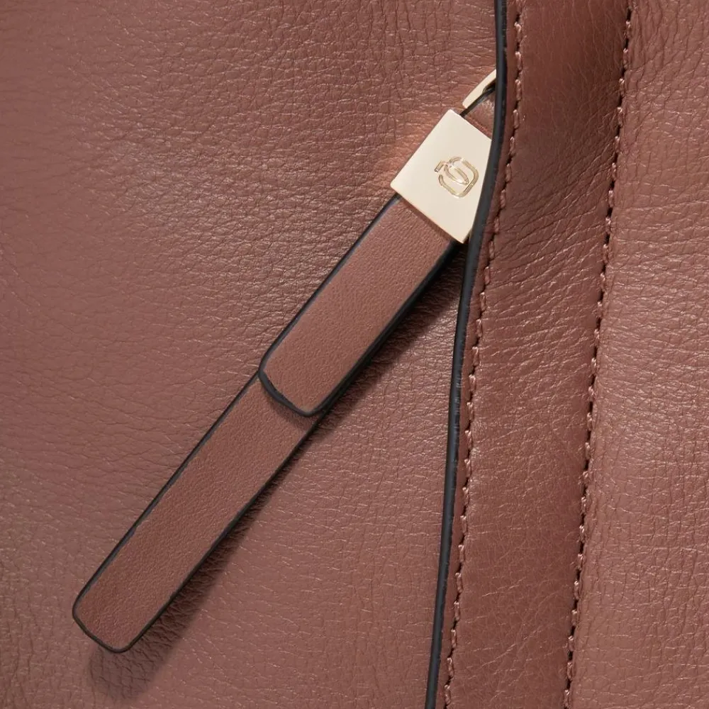 DAMES Piquadro Expandable, slim women's laptop bag with iPad® compartment, shock absorbing and RFID protection