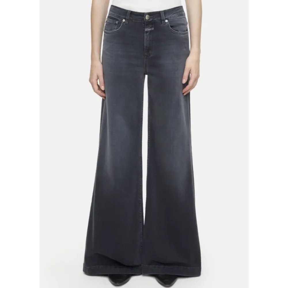 DAMES Closed Glow-up High Rise Flared Leg Jean