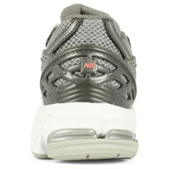 New Balance Grijze Mesh Sneakers met Innovatieve Zool