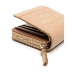 DAMES Marc Jacobs Portefeuilles^Portemonnee van generfd leer met reliëflogo