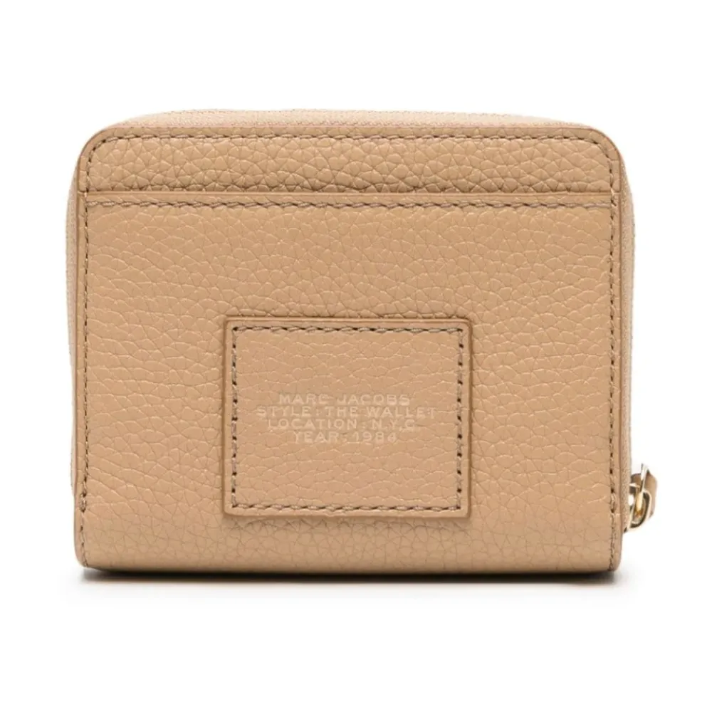 DAMES Marc Jacobs Portefeuilles^Portemonnee van generfd leer met reliëflogo