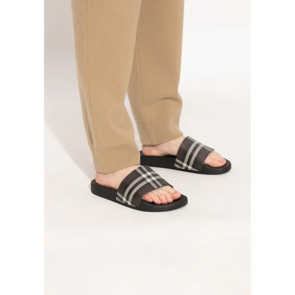 DAMES Burberry Slippers^Rubberen teenslippers