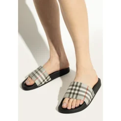 DAMES Burberry Slippers^Rubberen teenslippers