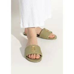 DAMES Marc Jacobs Snapshot slides