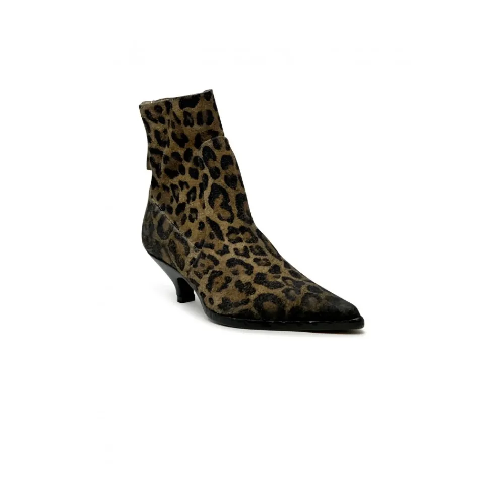 DAMES Elena Iachi Thais Enkellaars