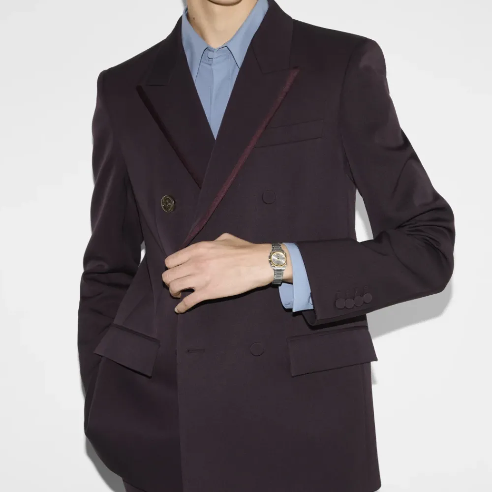 DAMES Gucci YA166503 - G-Flat 24mm roestvrijstalen kast met 18kt geelgoud vergulde lunet en schroeven; Zilver gegalvaniseerde wijzerplaat met Romeinse indexen om 12 en 6 uur en diamantindexen; Roestvrijstalen armband