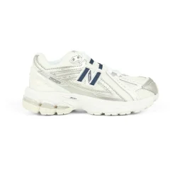 New Balance Zilveren Mesh Sneakers met Innovatieve Zool