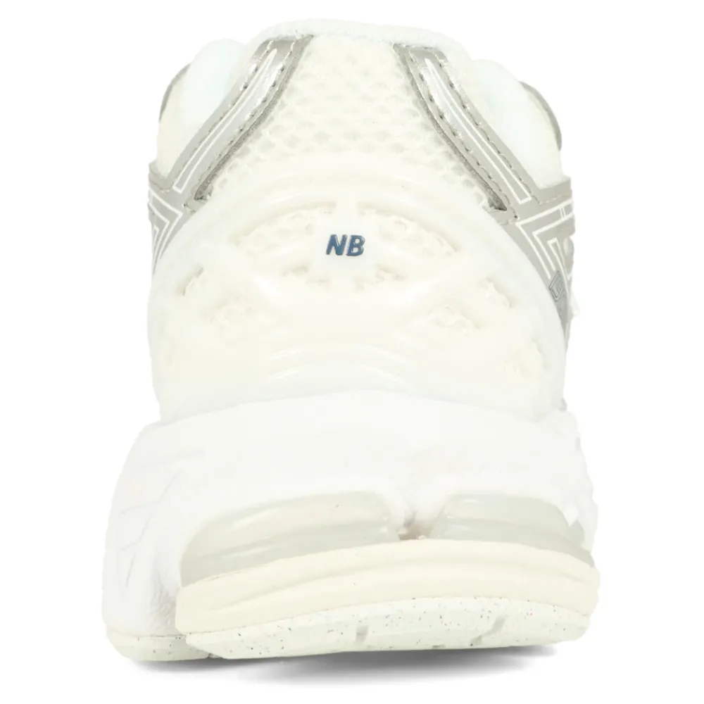 New Balance Zilveren Mesh Sneakers met Innovatieve Zool